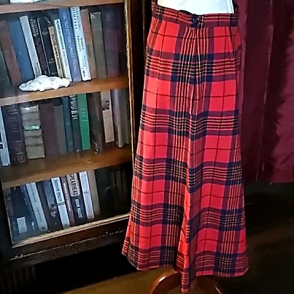 70s red plaid wool Pendleton skirt (waist: 15" flat) - Picture 2 of 10